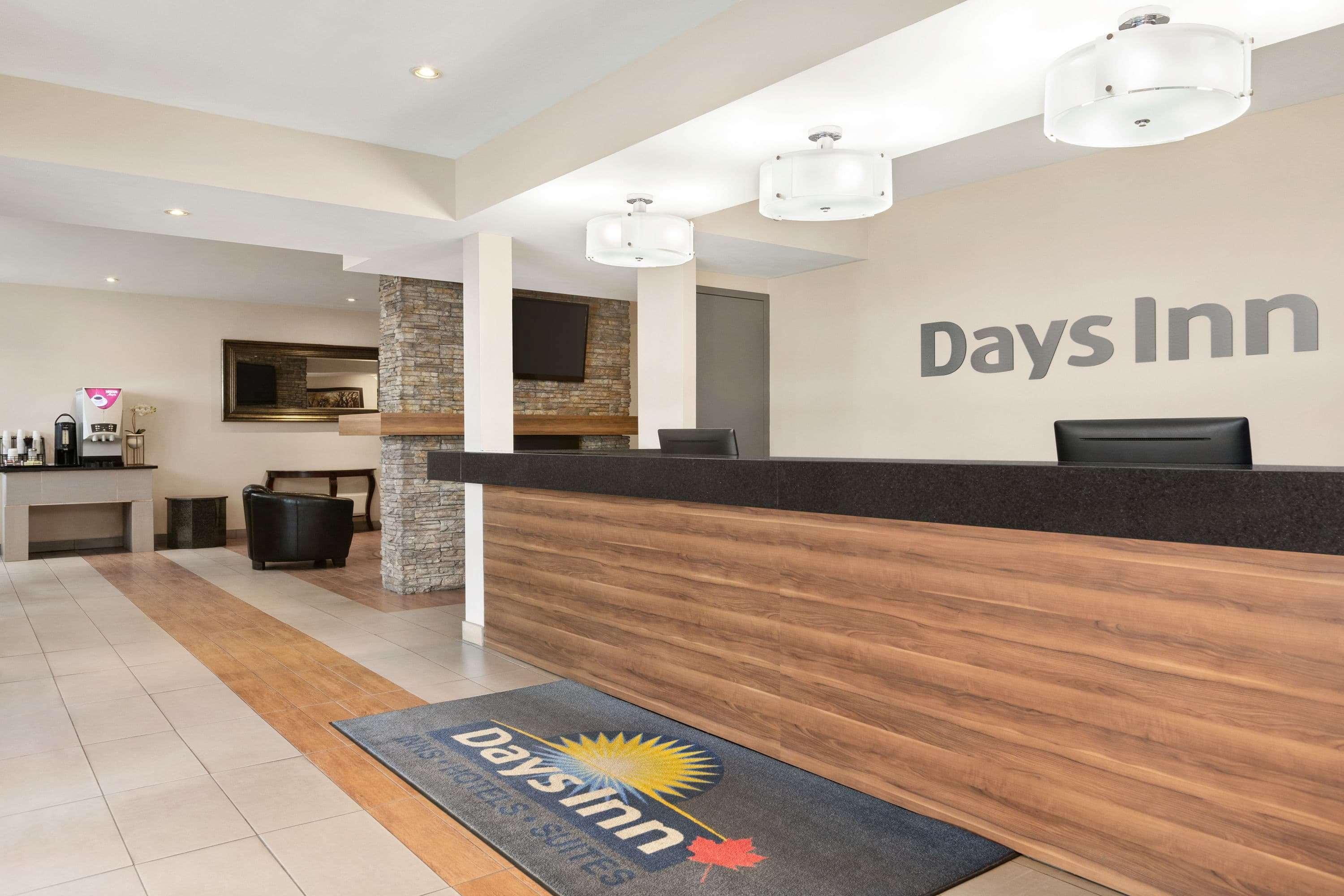 Days Inn By Wyndham Montreal East Zewnętrze zdjęcie